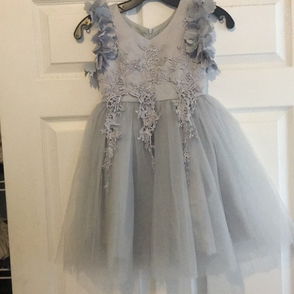 Beautiful silver dress- perfect for flower girl - Picture 1 of 4